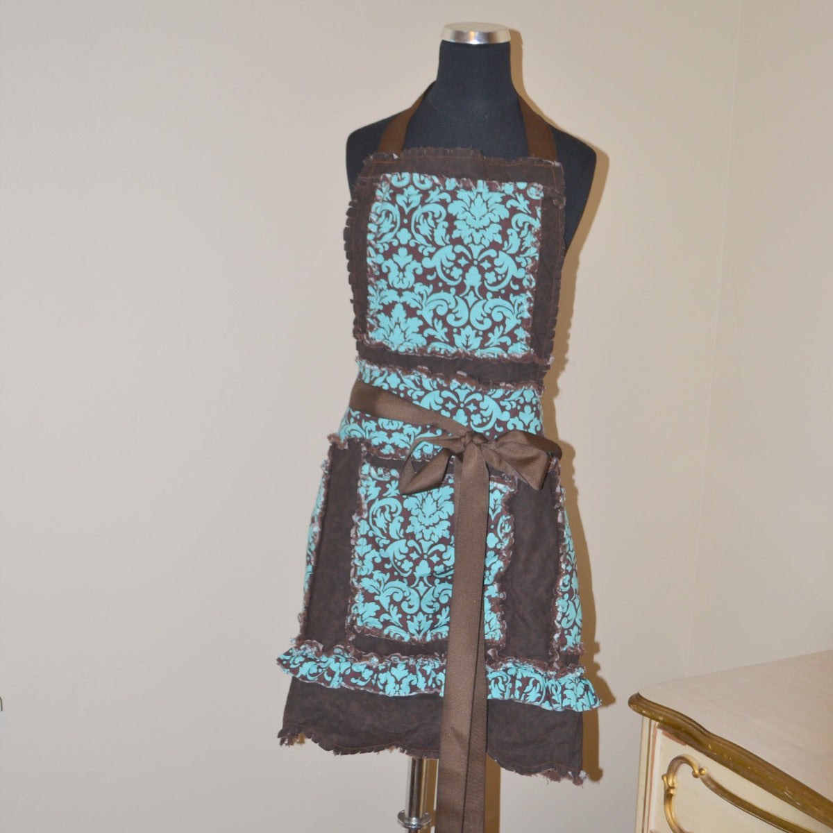 Apron Pattern for Women - A Vision to Remember